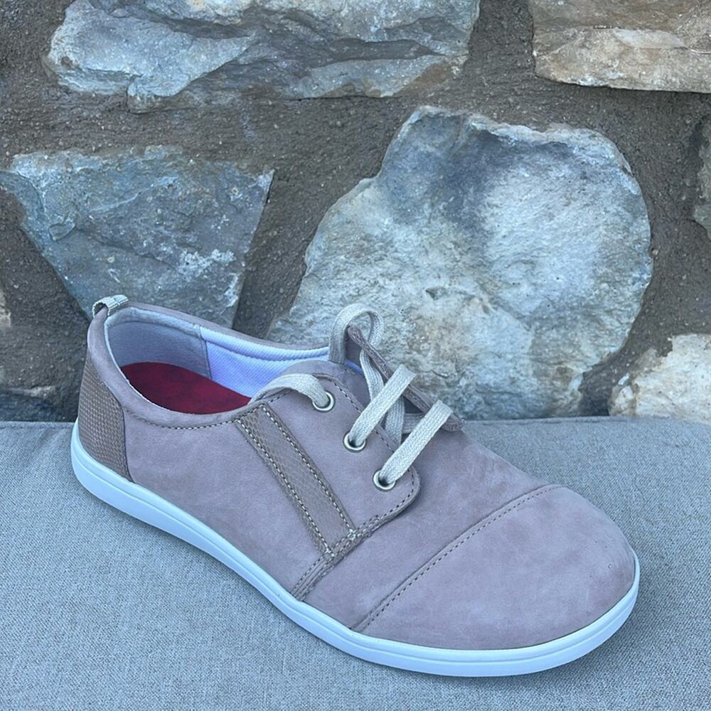 SAS Marnie lightweight sneaker taupe size 6W